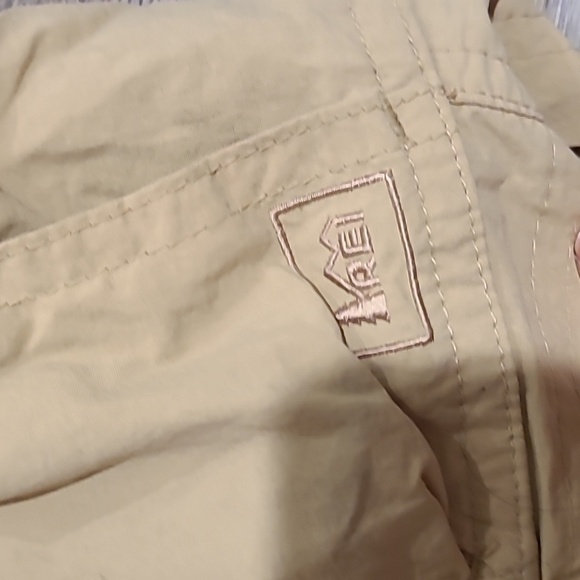REI Women's Cargo Shorts​ - Picture 2 of 6